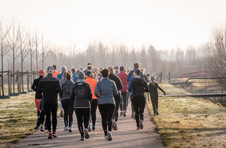 Exercise and Mental Health in Sunset: Distract Yourself